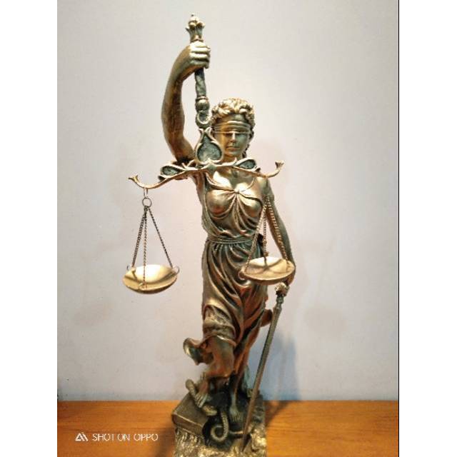 Patung dewi keadilan 30 cm