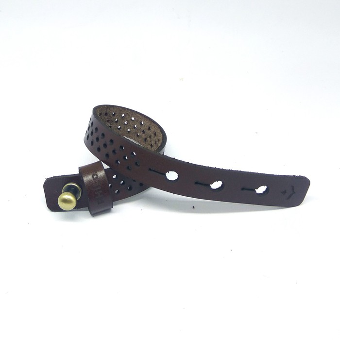 Gelang kulit asli laser cut motif bolong bracelet warna coklat PHAC320