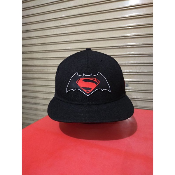 Topi New Era x Batman vs Superman Second
