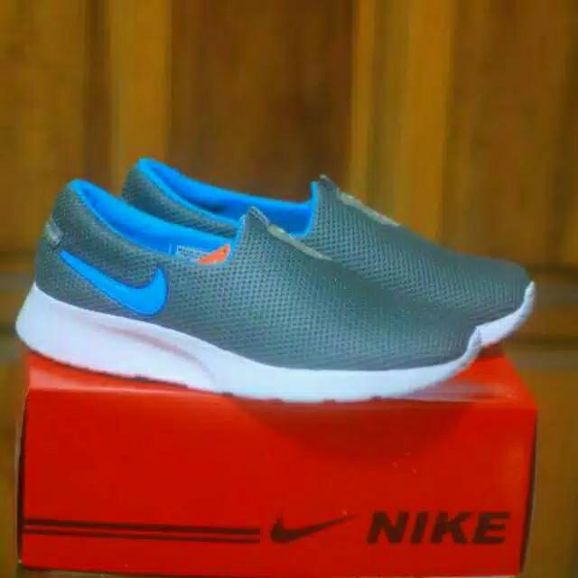 Sepatu Nike Slip On Casual Terbaru/Pria Wanita