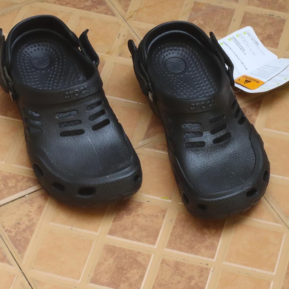 crocs yukon sport black