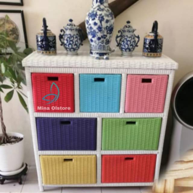 Laci lemari rotan sintetis