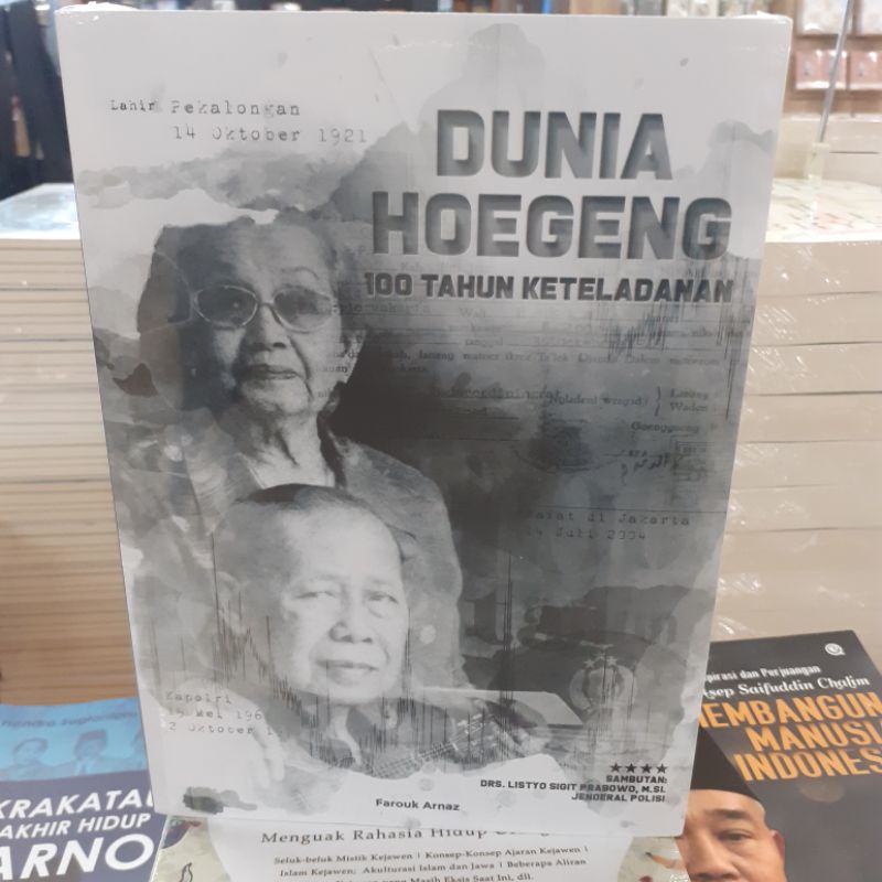 BUKU DUNIA HOEGENG 100 TAHUN KETELADANAN