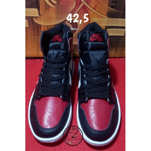 AIR JORDAN ONE HIGH BRED TOE SECOND