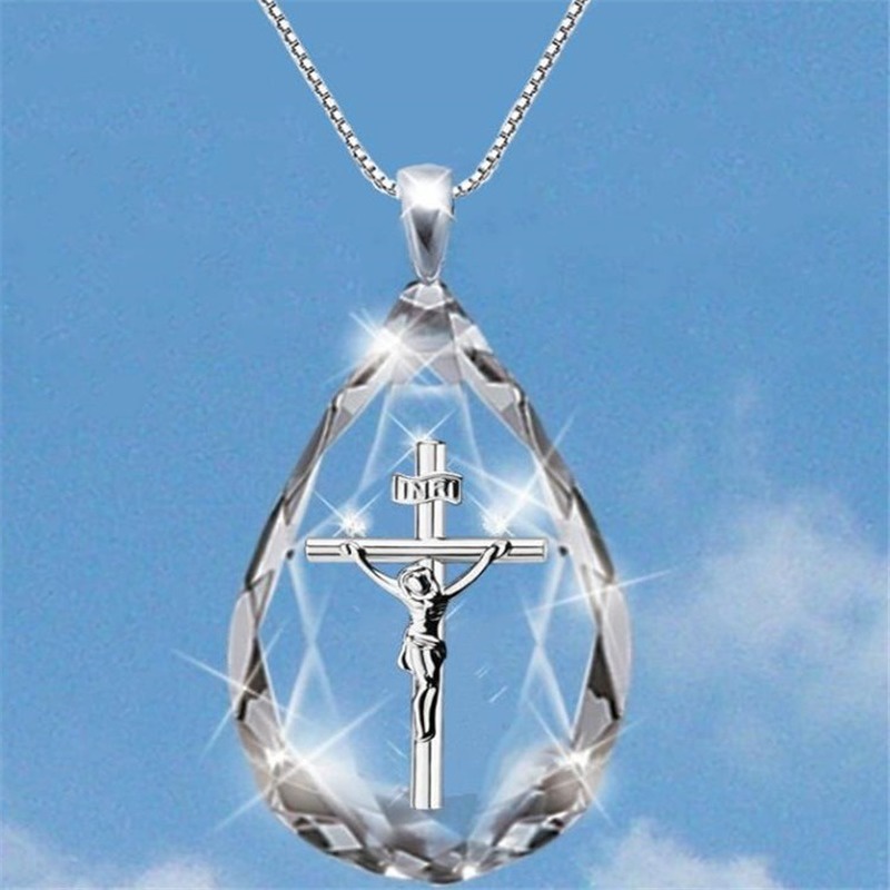 Kalung Liontin Salib Yesus Aksen Kristal Bahan Stainless Steel Untuk Pria Dan Wanita