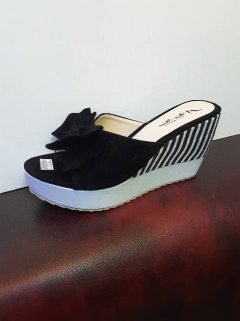 Wedges DV115 HITAM (REALPICT GESER)