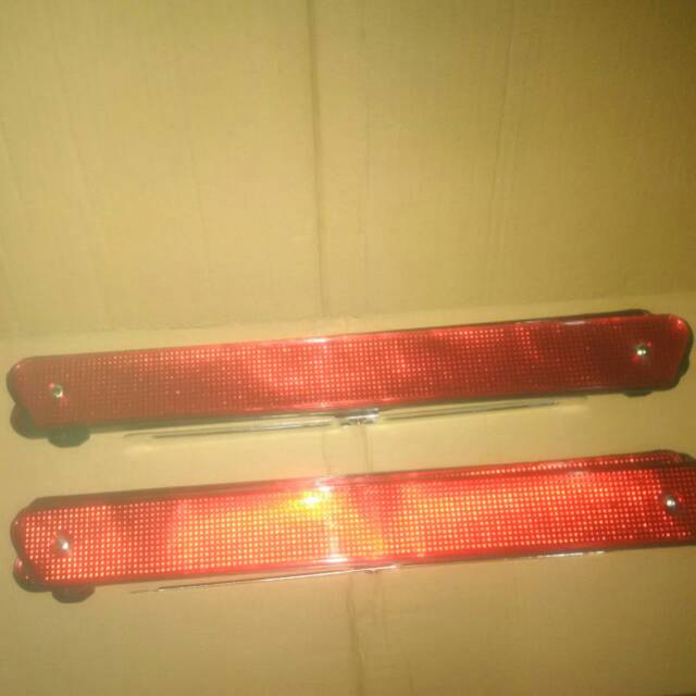 Segitiga Pengaman Reflektor/ Reflector. (Mata Kucing).harga perset (2pc)