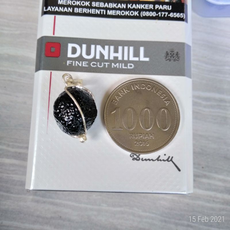 liontin batu satam imut