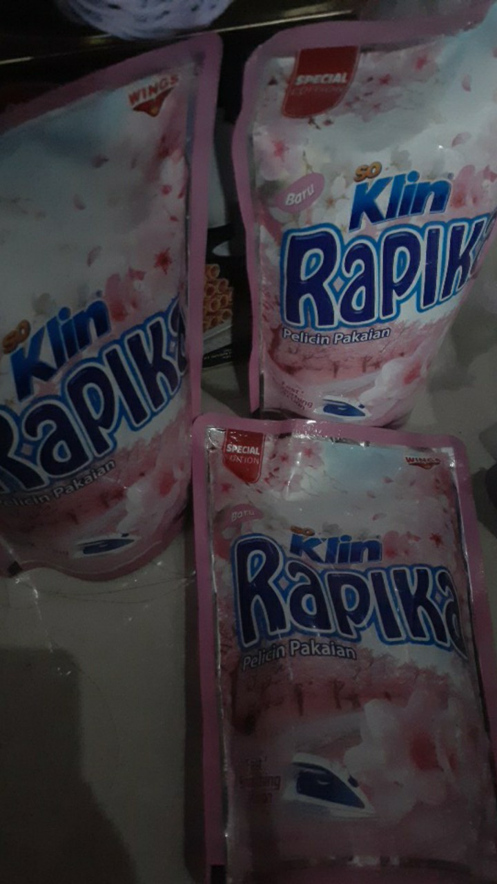 So Klin Rapika Pelicin Pakaian Pouch 400ml