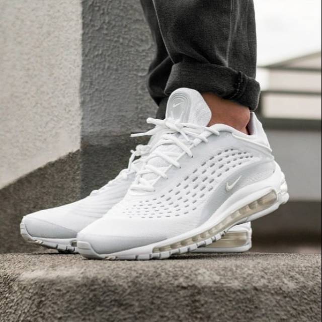 air max deluxe triple white