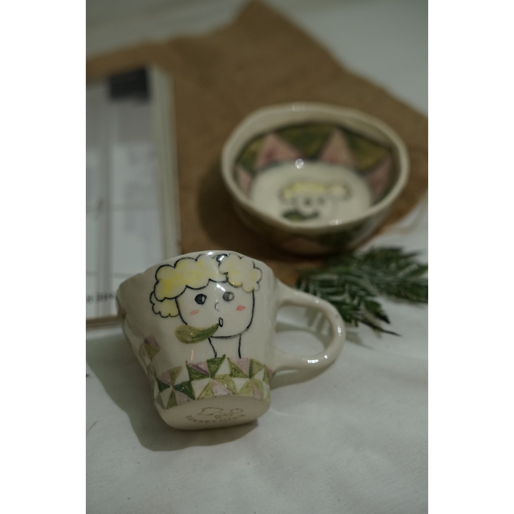 

WOMAN IN CERAMICS (MUG AND BOWL)