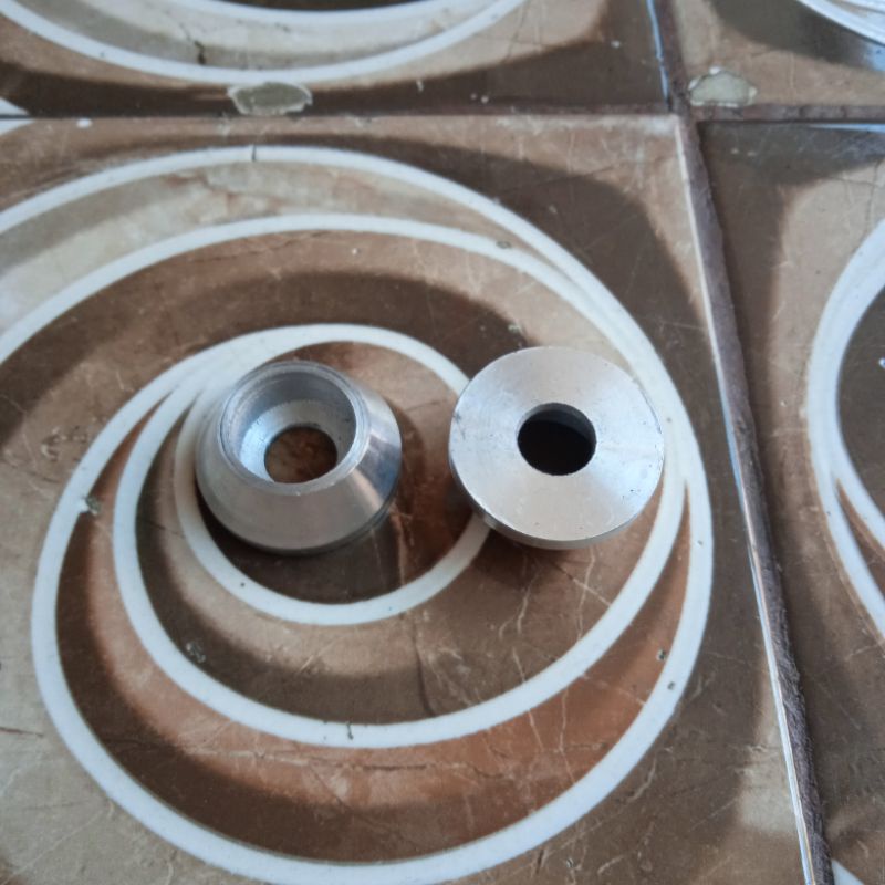 Ring manisan skok belakang baut L