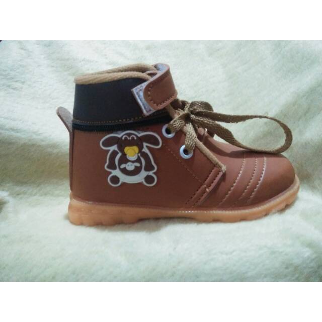 Sepatu boots anak laki laki
