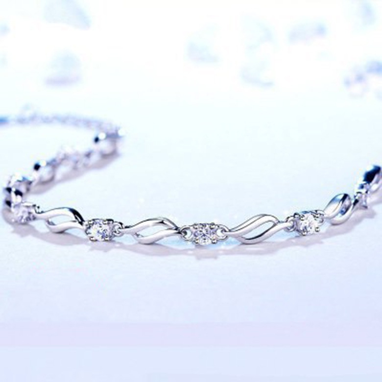 Gelang Bahan Stainless Steel Lapis Silver Aksen Berlian Kristal Untuk Wanita