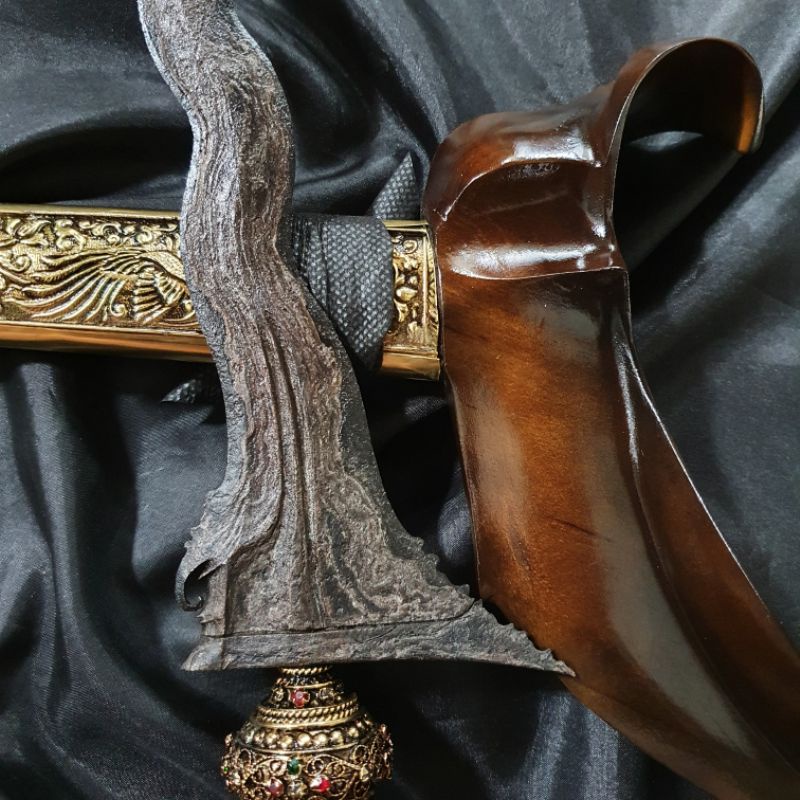 Keris Parungsari Luk 13