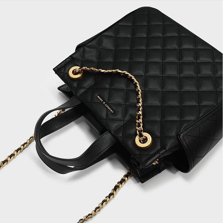 Defect Sale! Tas Handbag wanita besar Velvet Charles and Keith / Woman Cavier Quilted Big Slingbag black