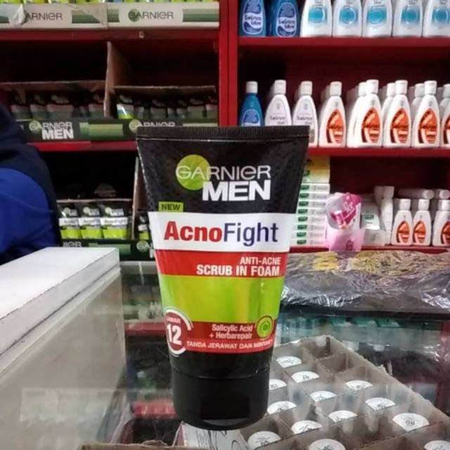 Garnier men acno fight scrub