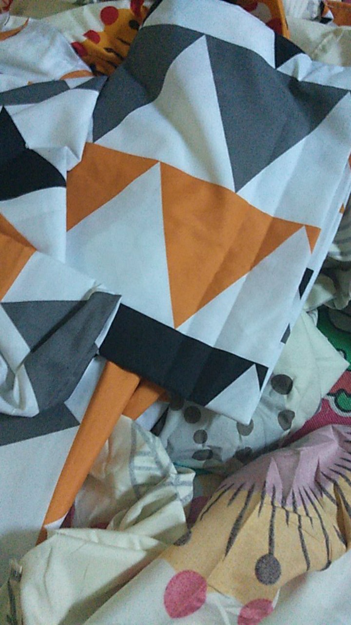 Sprei 2in1 ( Sorong ) Motif Mickey / Pooh / Redparis/ Atmosphere