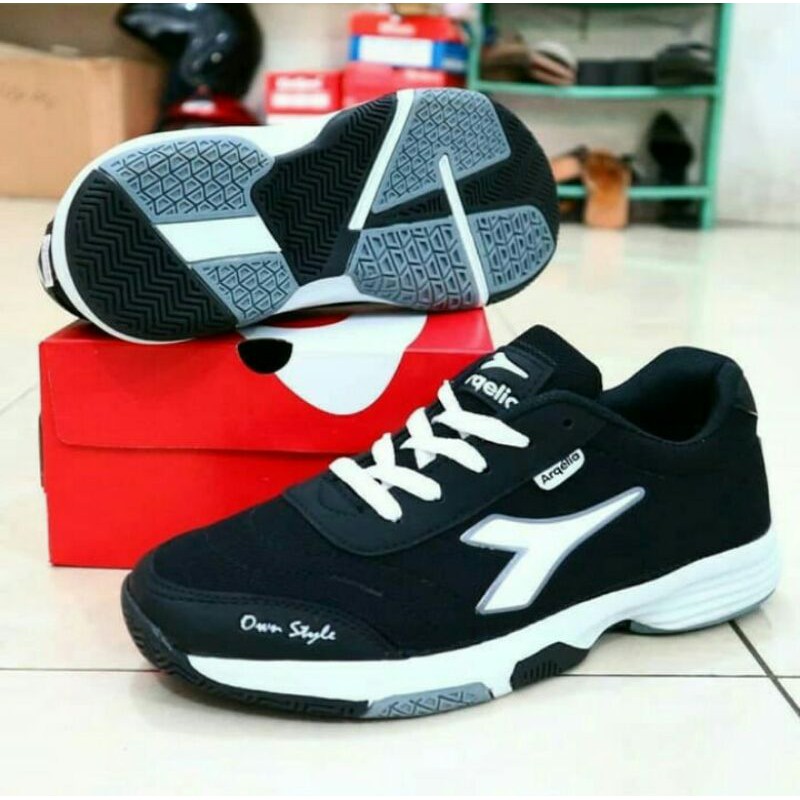 Sepatu Diodora Hitam Putih/Sepatu Badminton