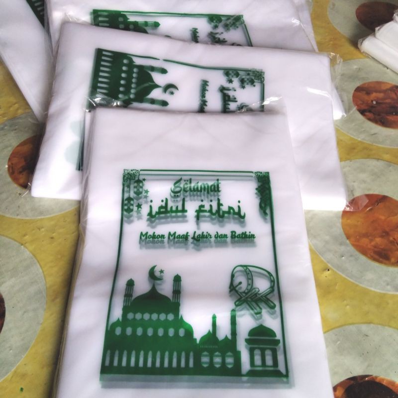 

PLASTIK IDUL FITRI PACK ISI 50 LEMBAR uk.23x35cm 2,5/2,7/3 kg 05mic TEBAL
