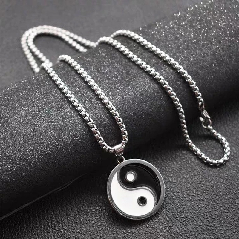 Kalung Rantai Liontin Yin Yang Gosip Taiji Bahan Stainless Steel Alloy Warna Hitam Putih Untuk Pria