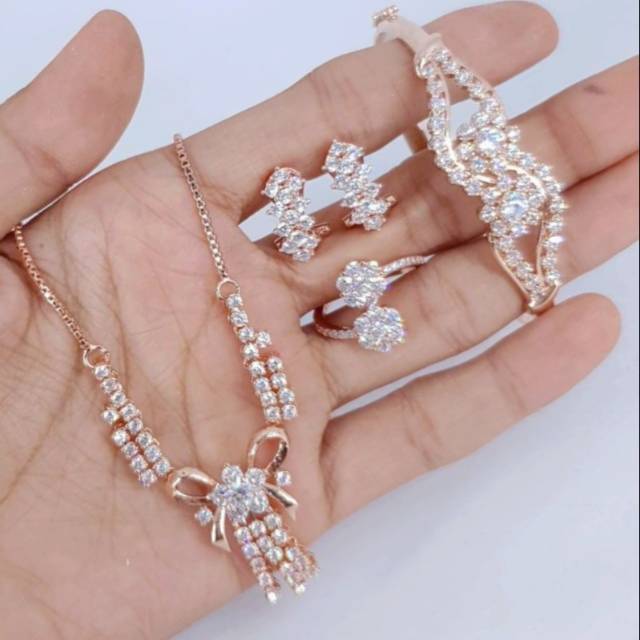 Set replika berlian medan cantik