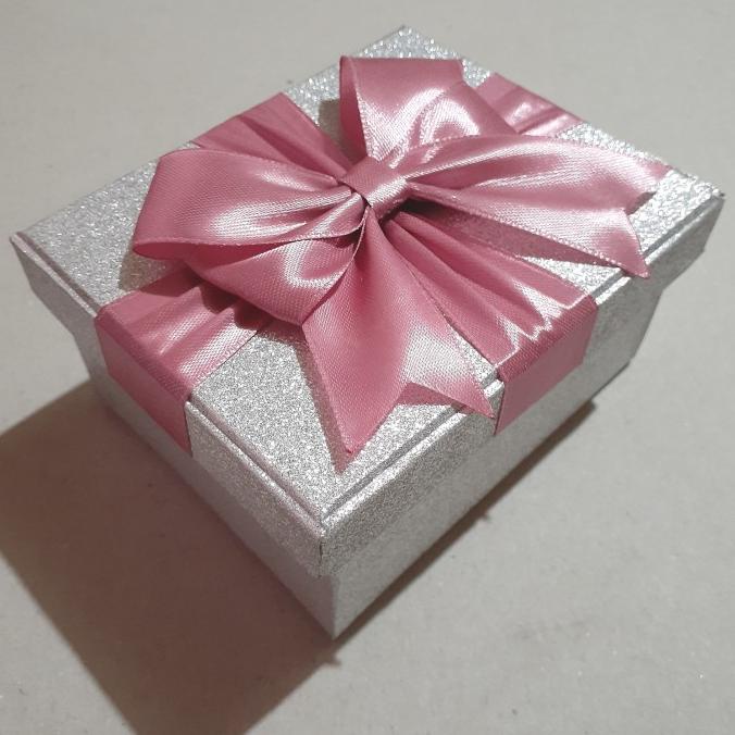 

[COD] Glitter White Gift Box Hard Box Cantik Spesial Sesuai Gambar [COD]
