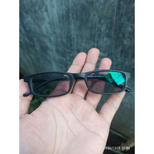 kacamata photocromic dan antiradiasi frame kotak kecil