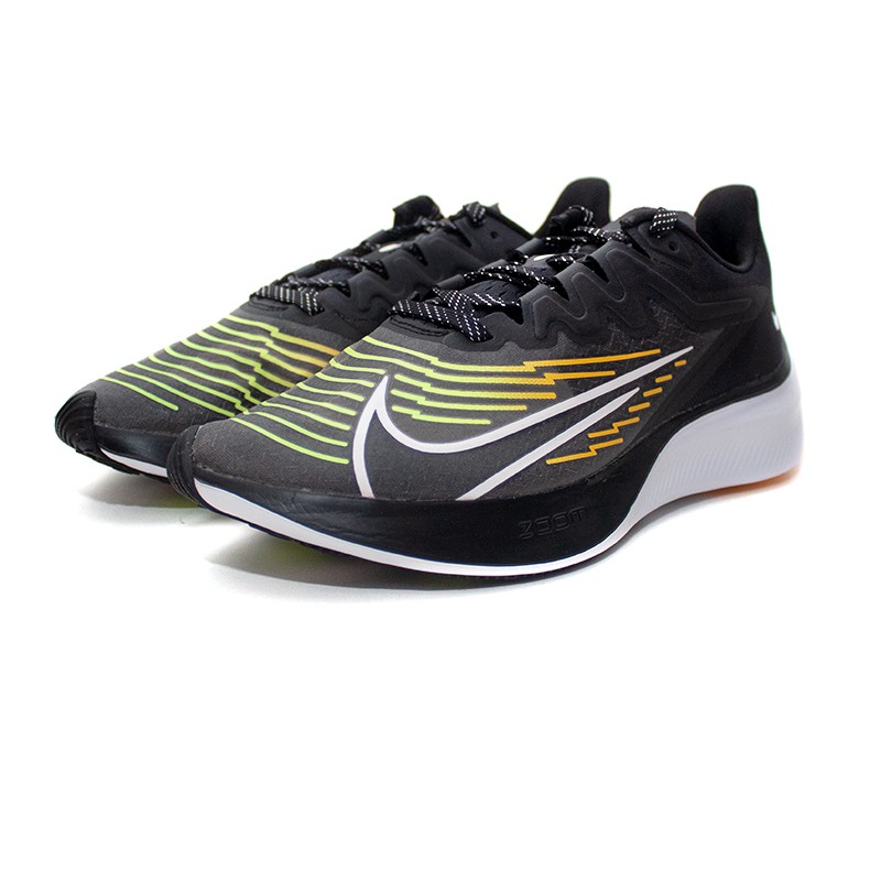 SEPATU RUNNING NIKE ZOOM GRAVITY 2 BLACK WHITE UNIVERSITY GOLD