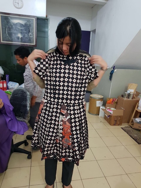 KAIN BATIK PREMIUM Bahan Katun Motif Wayang Dewi Sembadra Nitik Hitam Putih Orange 727648 Cap 72 Jarik Jarit Samping Kebat Panjang Batik Katun Modern Premium Bahan Seragam Batik Pernikahan Kantor Keluarga Murah Kamen Jadi Batik Bali Lembaran