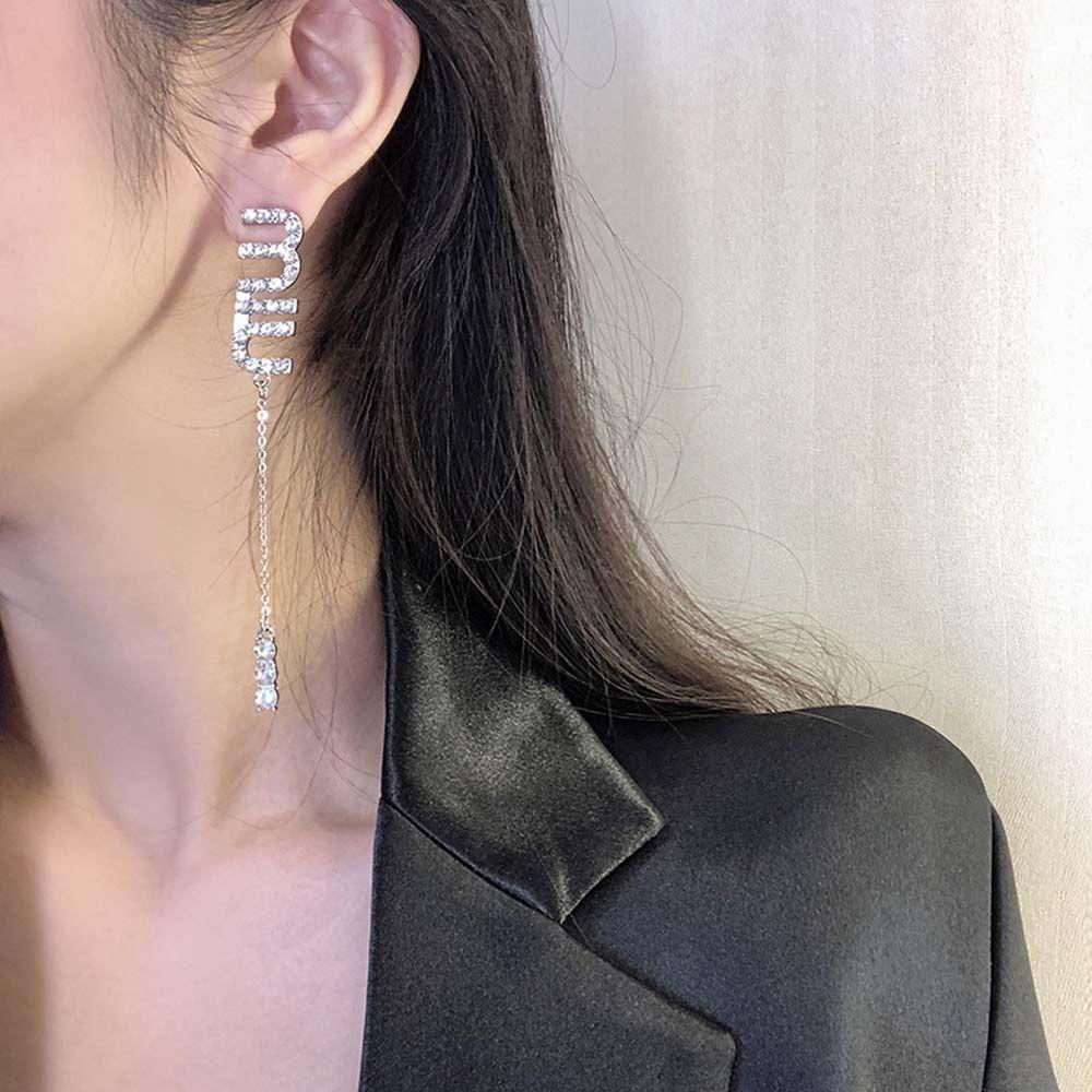 Mxbeauty Menjuntai Anting-Anting Cahaya Mewah Indah Surat Perempuan Geometris Berlian Imitasi Anting Korea
