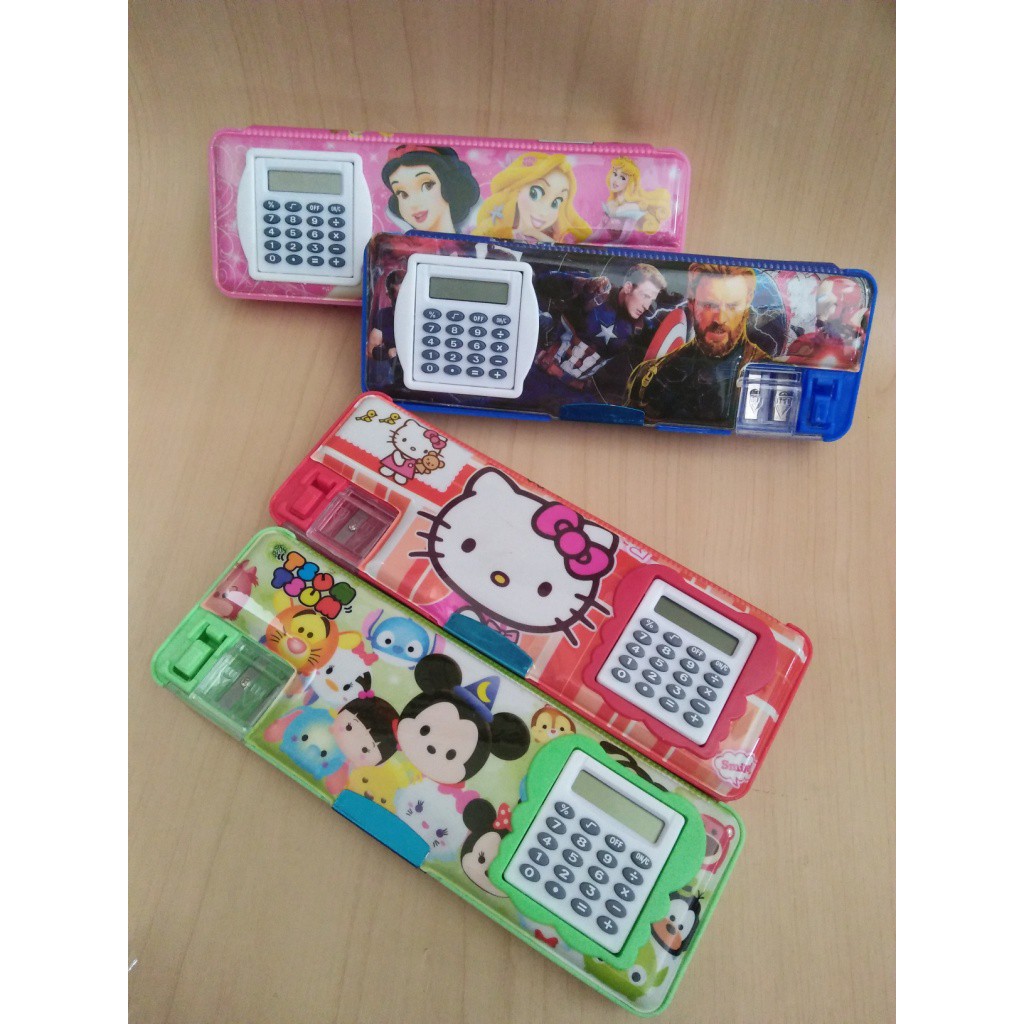 

Tempat Pensil Karakter Plus Kalkulator