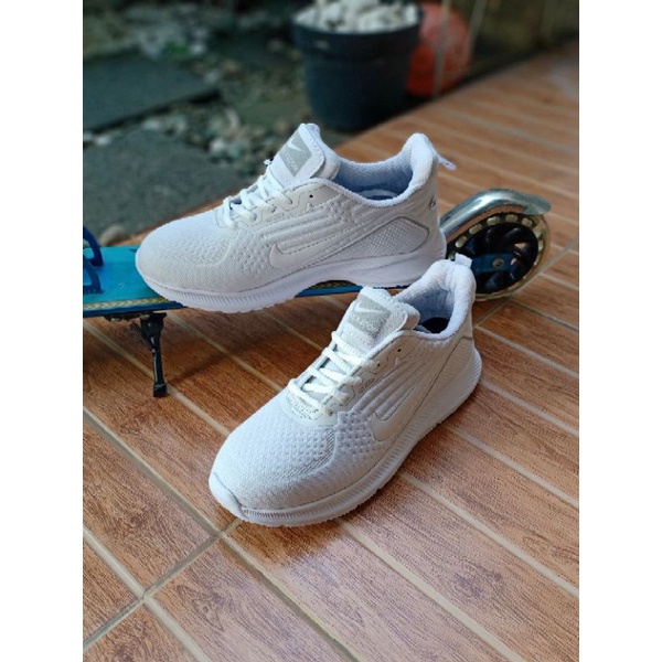 Sepatu Sneakers Sports Pria Wanita Putuh