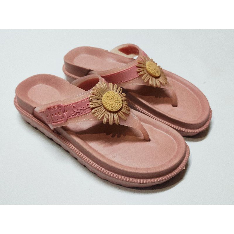 SANDAL JEPIT IRSOE MOTIF BUNGA MATAHARI WANITA / SANDAL JEPIT WANITA TERBARU / SANDAL KARET WANITA /SANDAL SANTAI / SANDAL IMPORT WANITA / SANDAL CASUAL WANITA /SANDAL TRENDY