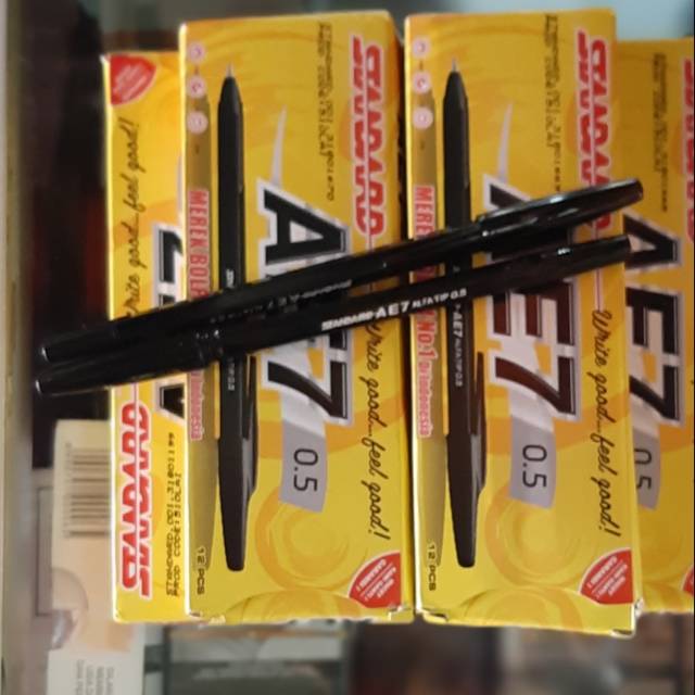 

Pulpen Hitam Standard AE7 0,5