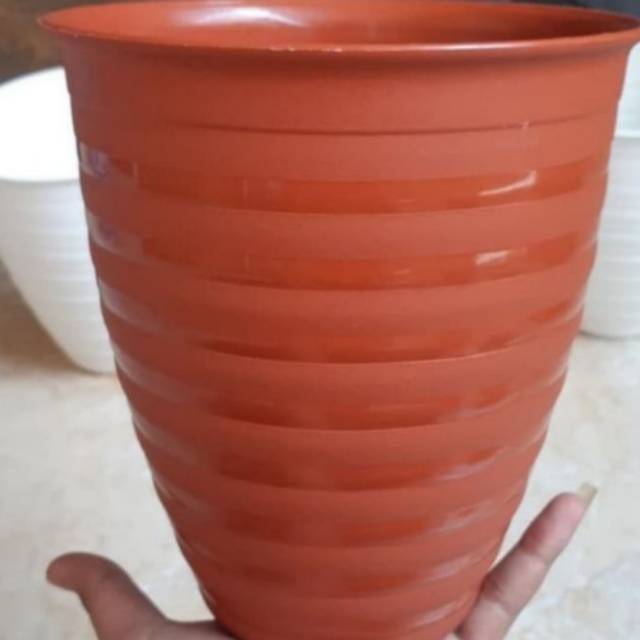 Pot tawon tinggi merah bata uk 21 cm