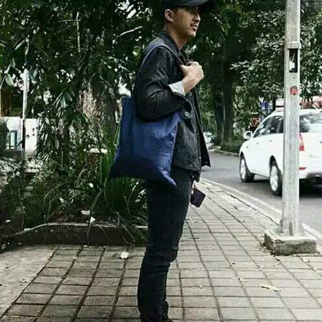 Totebag kanvas hitam Resleting