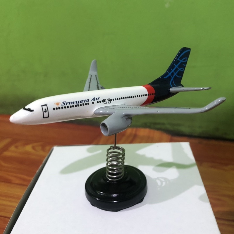 miniatur pesawat per Sriwijaya air B737