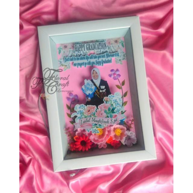KADO GRADUATION / KADO WISUDA / KADO 3D / KADO BUNGA DALAM FRAME 3D