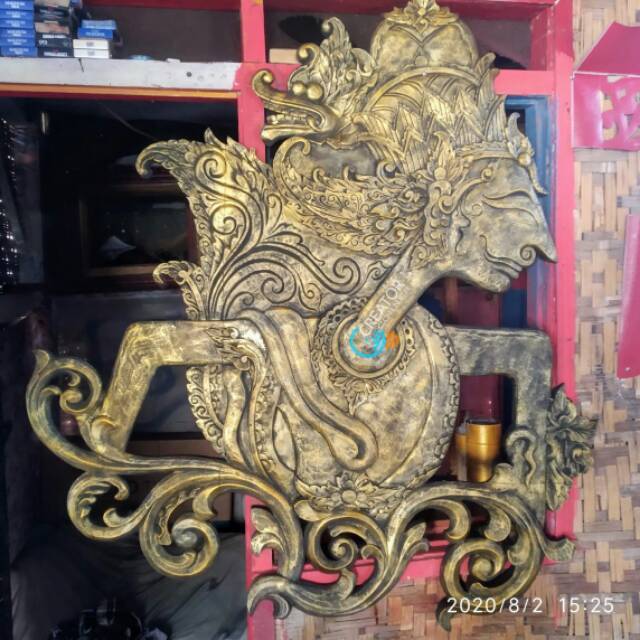 Ukiran spon / pajangan dinding,wayang costum karater,