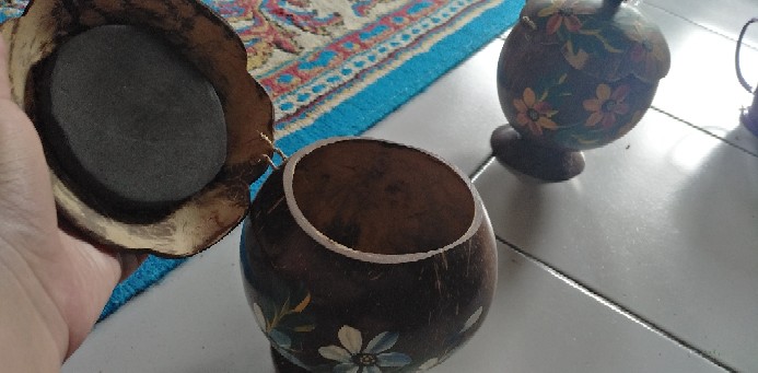 Walldeco Toples Lukis Batok Kelapa