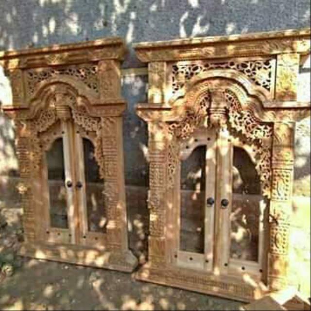 Jendela gebyok daun pintu kaca