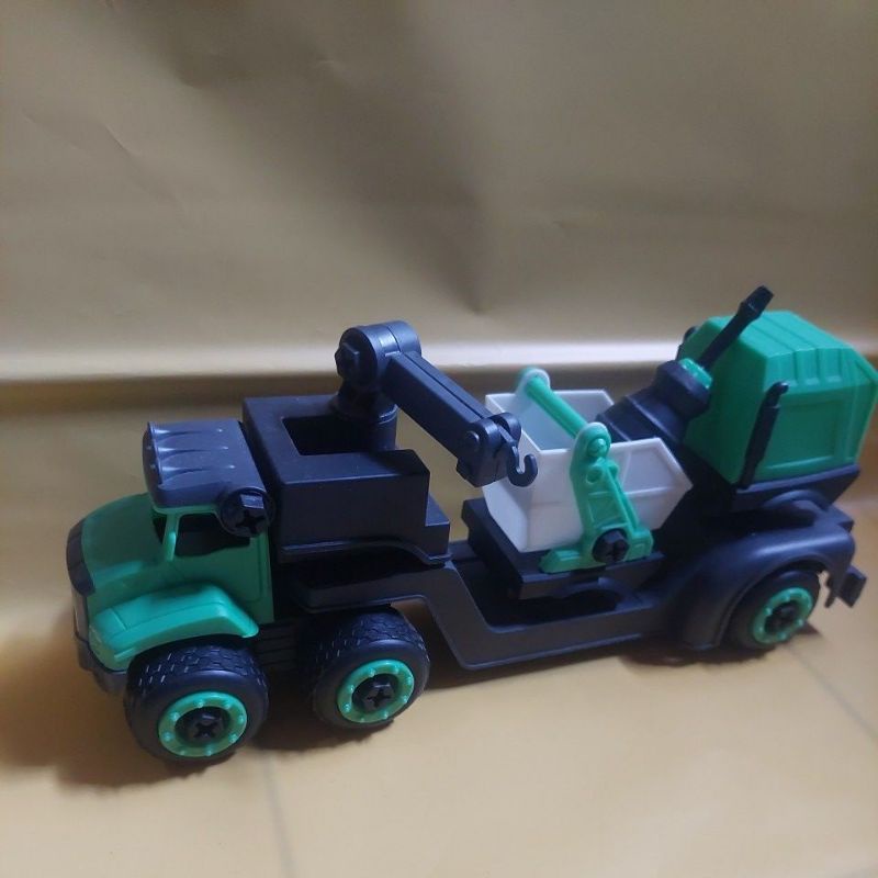 mainan mobil kontruksi bekas. preloved mainan DIY kontruksi