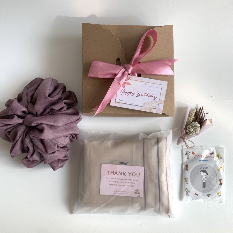 

HAMPERS GIFT BOX ULANG TAHUN HADIAH ULANG TAHUN KOTAK KADO