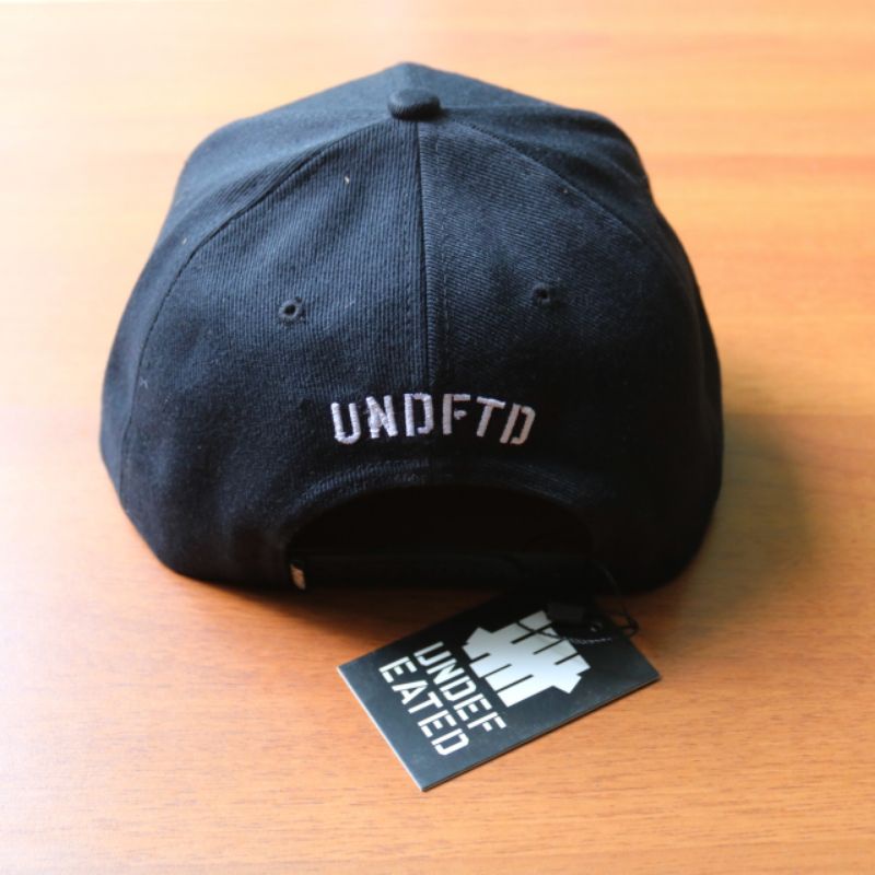 Topi snapback pria undefeated