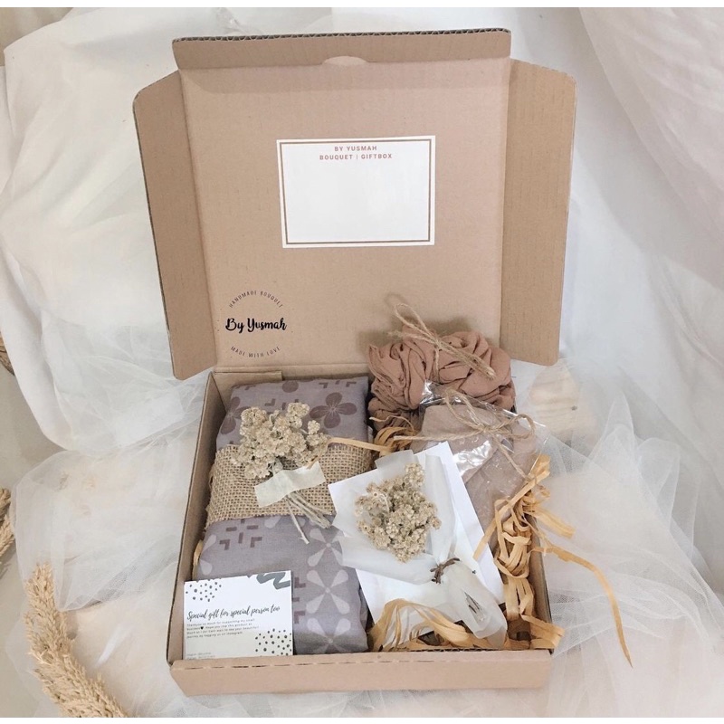 

GIFTBOX/ HAMPERS HIJAB