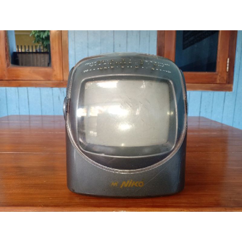 TV Jadul ~ Niko Mini Portable TV Radio ( Hitam Putih )