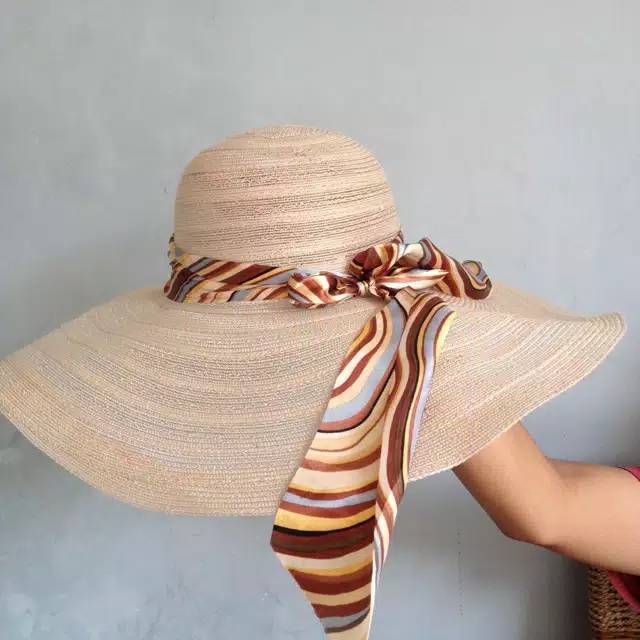 Topi pantai wanita dewasa