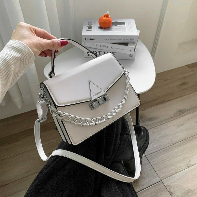 TAS SELEMPANG WHITE AMOURRE