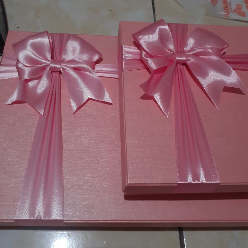 Box Kado Custom Warna Kotak dan Pita Jumbo volume 6 kg